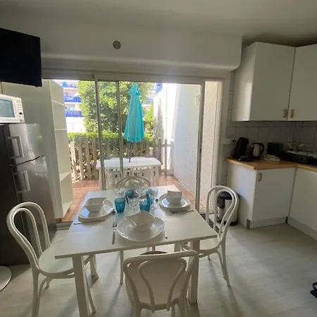 à Port : 4 Pers, Piscine, Front De Mer, Terrasse, Parking - Fr-1-798-9
