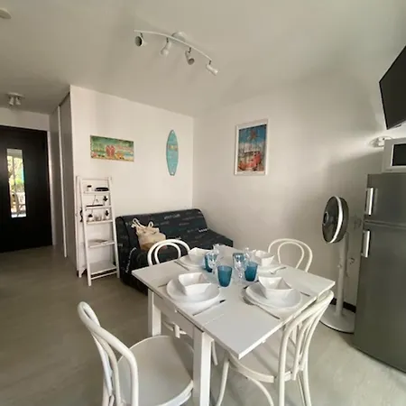 à Port : 4 Pers, Piscine, Front De Mer, Terrasse, Parking - Fr-1-798-9 Appartement *